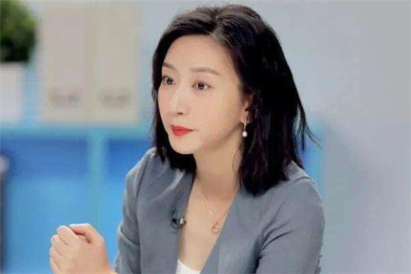 唐一菲自曝在刚入职拍戏曾被导演打,导演为何打她?