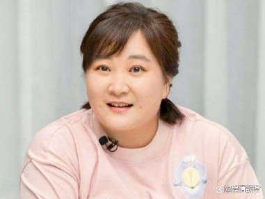 贾玲不请杨迪吃饭被骂刻薄，流泪请求大家宽容一点，你怎么看？
