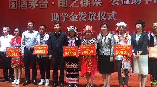 西安8名大三学生捐1.5万奖学金用于助学，你如何看待他们的暖心之举？