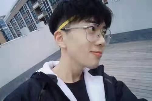 费启鸣方辟谣和何炅手牵手,你觉得他和何炅的关系怎么样?