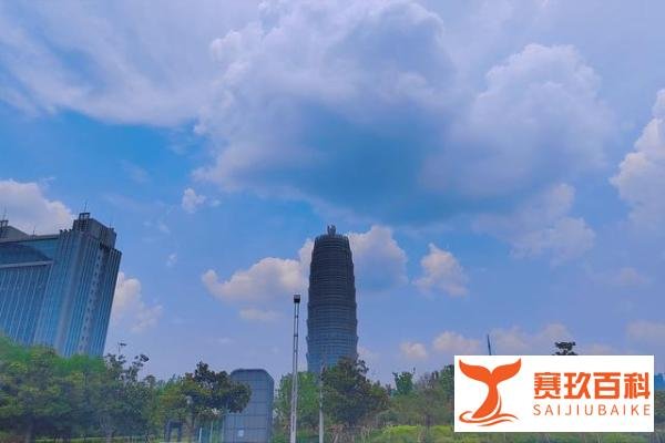 郑州上空的云朵,确实绝美,只是透不过一丝亮光