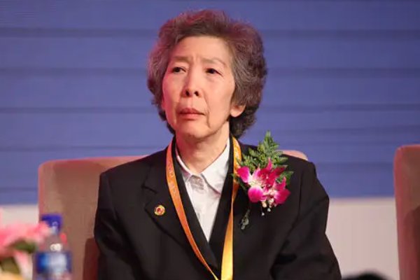 2020年感动中国十大人物颁奖词