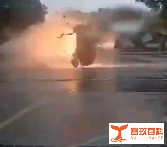 “整个车都烧成骨架”，小鹏P7因交通事故起火！小鹏汽车回应