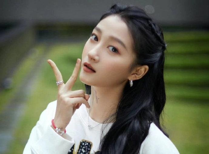 关晓彤及关联的奶茶公司被起诉了,关晓彤是否参与了奶茶公司的经营?