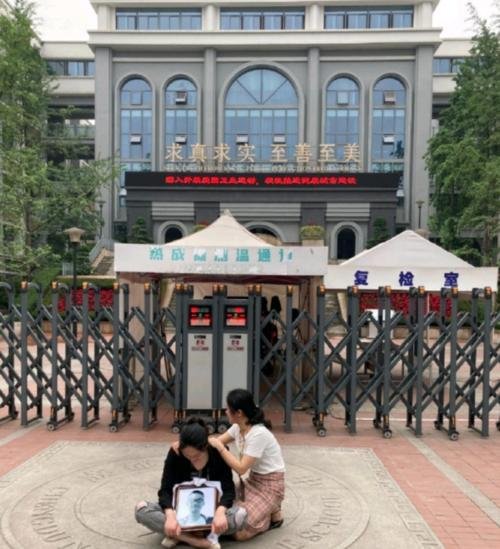 坠亡学生遗体经父母同意后被火化，坠楼事件的真实原因查出来了吗？