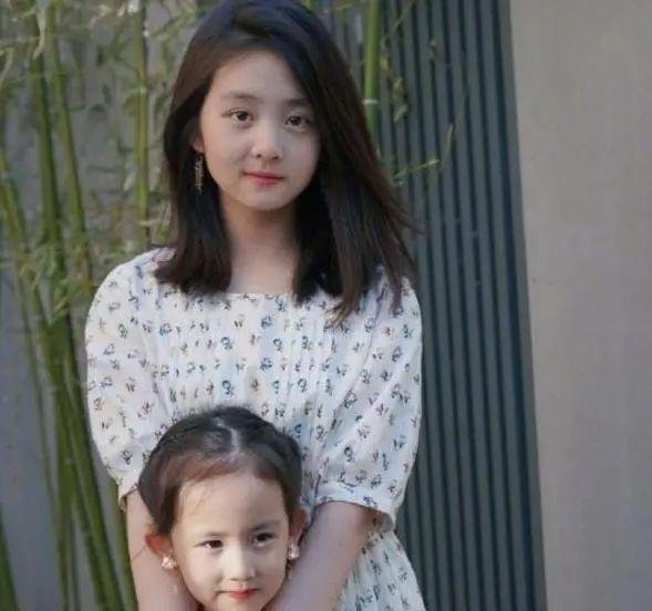 8岁甜馨近照,掉门牙乐坏李小璐:她们母女俩可还快乐?