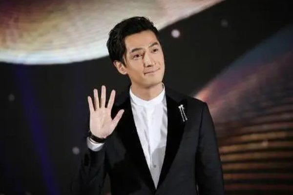 胡歌当爸了吗