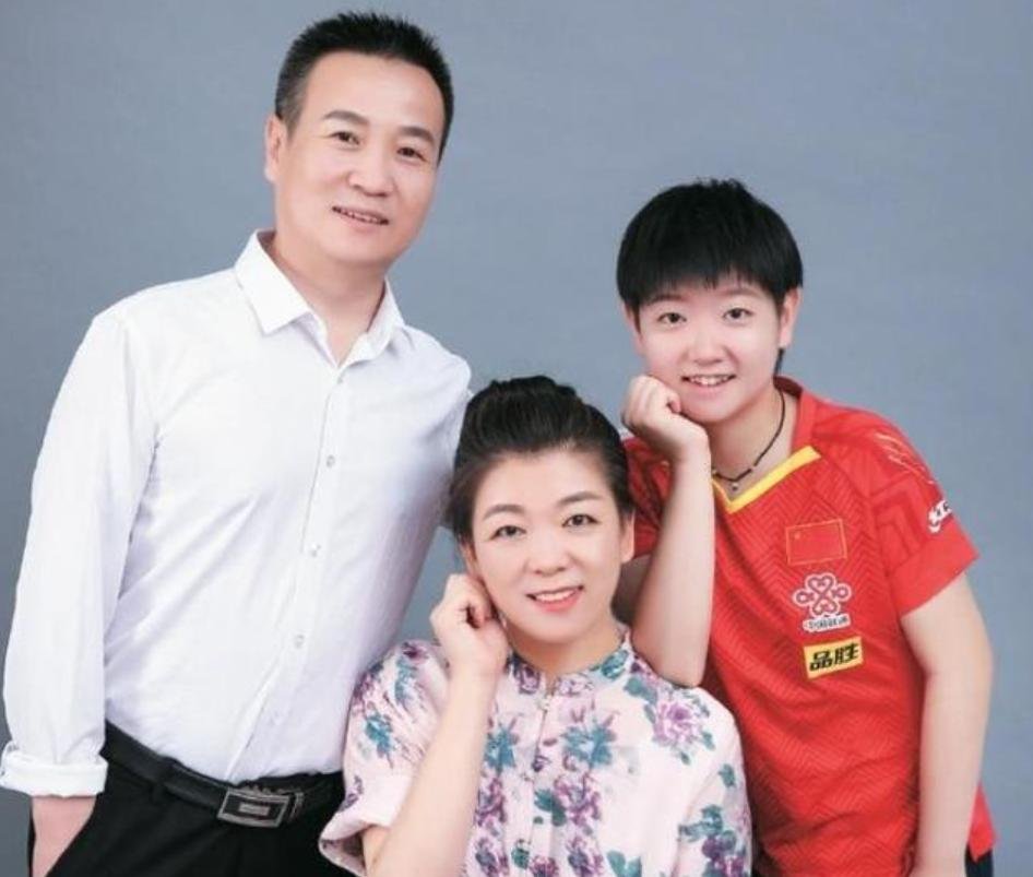家人隐瞒奶奶去世消息,只为孙颖莎全力备战奥运,你是否能理解家人的举动?