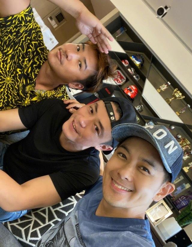 林志颖与霍建华合照，昔日情敌见面不尴尬，你留意林心如和陈若仪了吗？