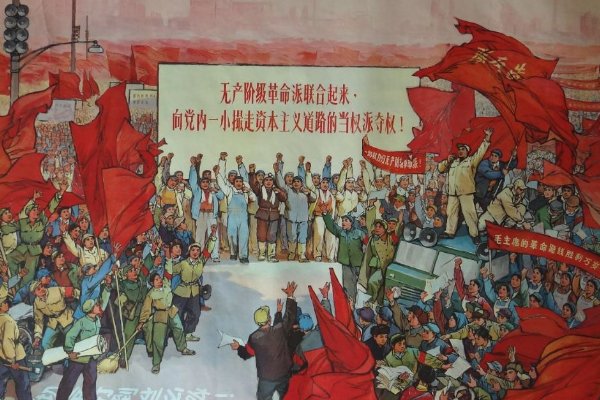 无产阶级及其政党坚持领导权的基本策略是( )。