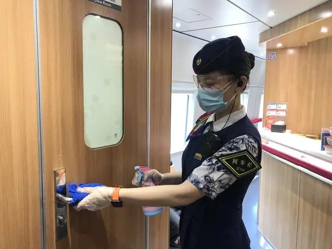 郑州高铁站多名工作人员感染,感染源到底来自哪里?