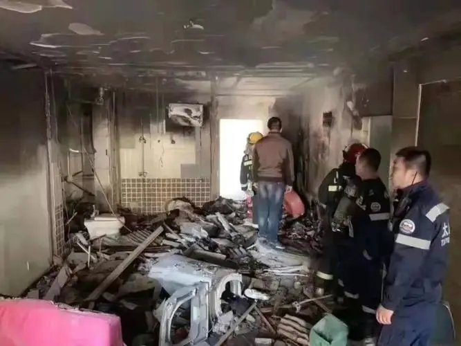 河北一对母女开门起静电引发煤气爆炸,密闭空间内燃气爆炸的威力有多大?