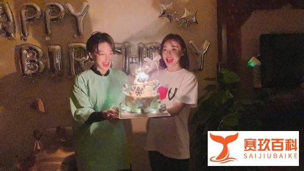 张馨予陪袁姗姗过生日,美女同框画面养眼,可张馨予被P到认不出