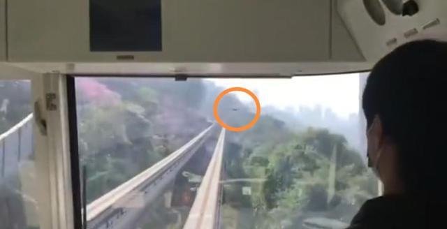 重庆网红轻轨遭航拍无人机撞击，发生了什么样的后果？