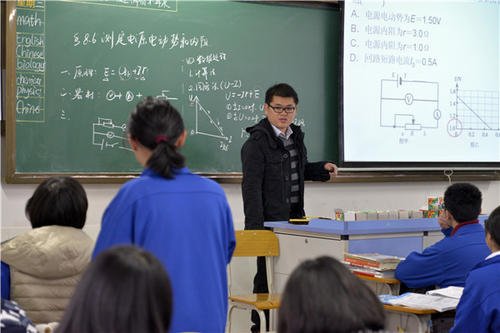 中小学教师进入全国100个“最缺工”职业排行榜,当老师有前途吗?