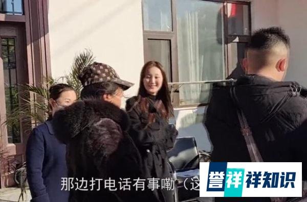 陈亚男回朱楼村,全村人来看笑话!小伟是男人,该出来保护她!