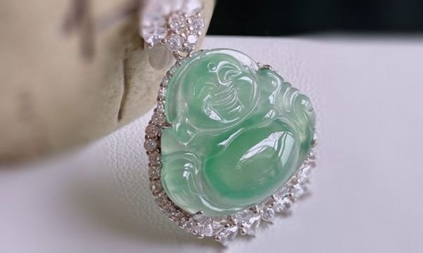A货真翡翠冰种吊坠一般多少钱