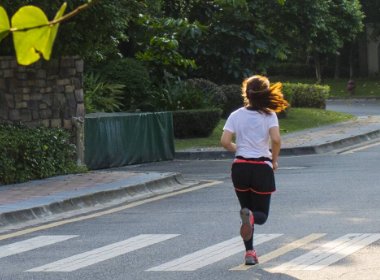 内蒙男子零下33度晨跑满脸挂霜,坚持晨跑会对身体有什么影响?
