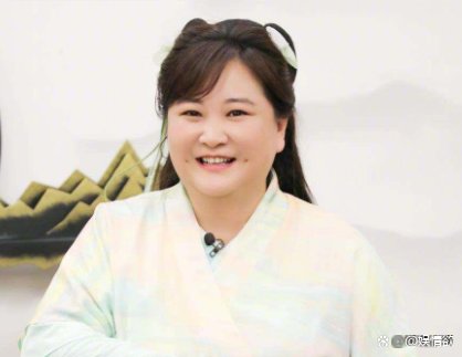 贾玲不请杨迪吃饭被骂刻薄，流泪请求大家宽容一点，你怎么看？
