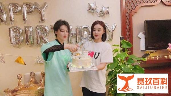 张馨予陪袁姗姗过生日,美女同框画面养眼,可张馨予被P到认不出