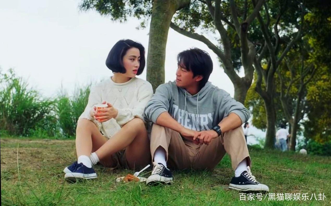 张敏近照曝光，现身好友聚会，涂粉色口红打扮俏皮，你喜欢她吗？