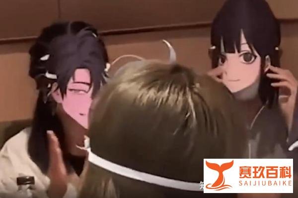 上海00后为纸片人吃席引围观，四川一居民在5楼阳台养7头牛被投诉