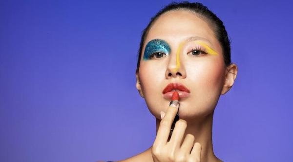 化妆学校一般要多少学费