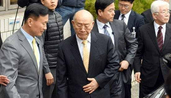 “一个时代的终结”:韩国一月内两位前总统去世