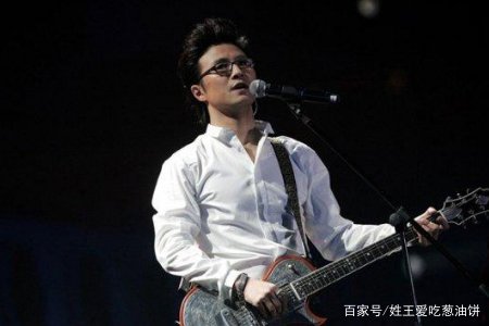 ”热搜绝缘体“汪峰上热搜，网友怒骂神经病！到底怎么回事？