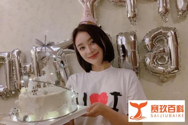 张馨予陪袁姗姗过生日,美女同框画面养眼,可张馨予被P到认不出