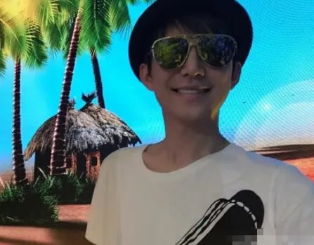 节目超级访问何炅加盟 被炅迷感动泪洒现场