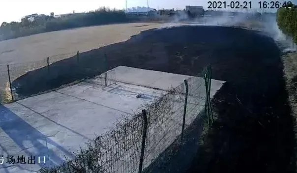 父子放大镜实验烧毁2000平草坪是怎么回事？