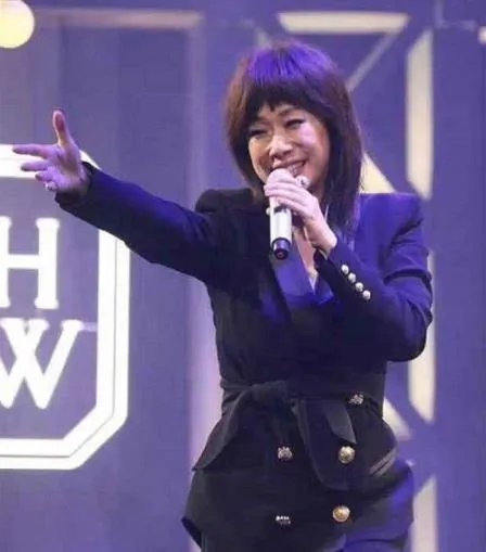 52岁林忆莲发福：相比参加我是歌手时胖了很多