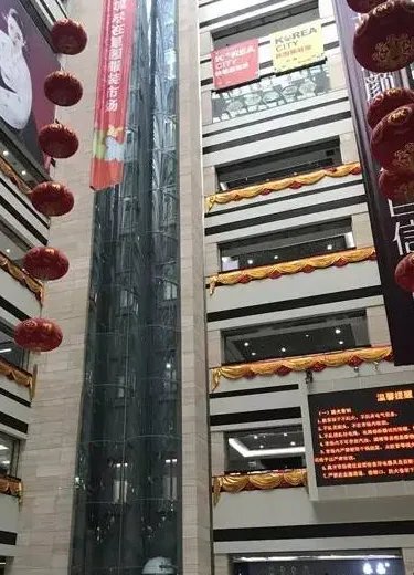 男孩坠落电梯井是真的吗?