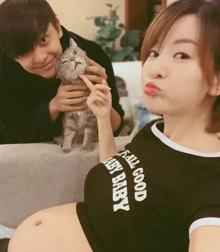 李晟晒孕肚照回事？李晟晒孕肚照是什么样子？