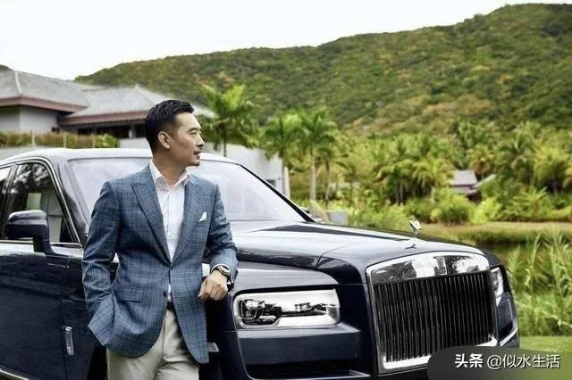 女司机开面包车与劳斯莱斯相撞，或面临200万索赔，你怎么看？