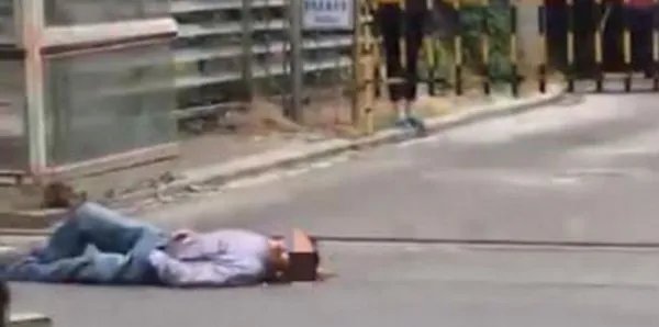 刮落坠物砸中路人是怎么回事？