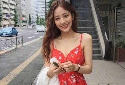 蜂蜜茶色是什么颜色?蜂蜜茶色头发图片