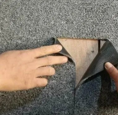员工防毒面具上班是怎么回事?