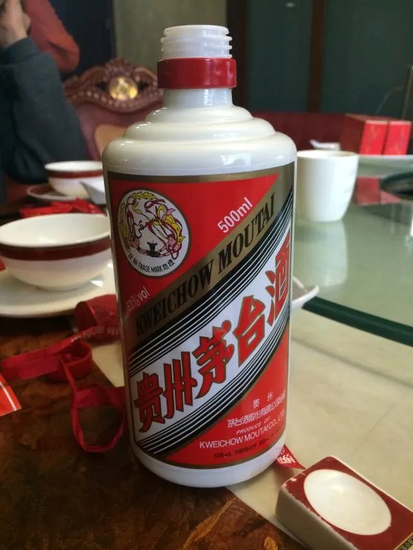 茅台镇20吨白酒泄漏满街飘香,这些白酒是如何被泄露的?