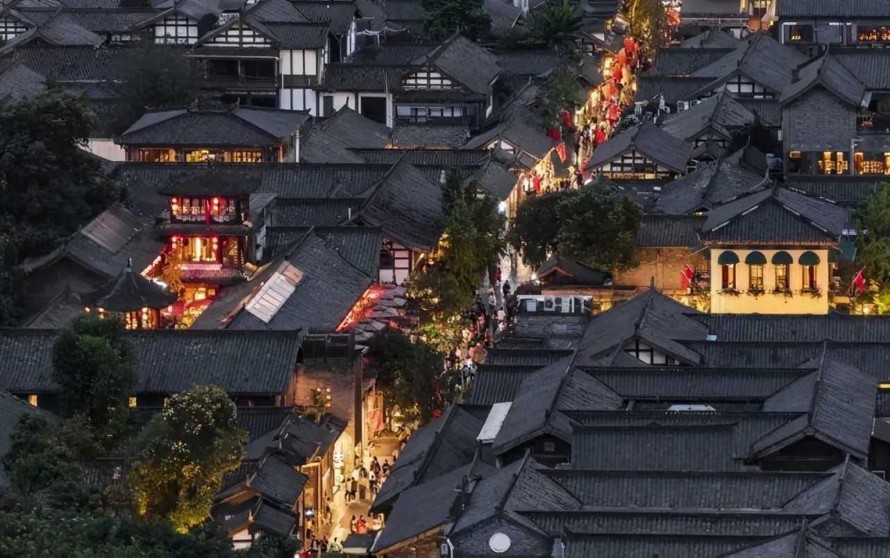 00后五一旅游预订量同比涨超570%,年轻人使得五一的玩法有哪些改变?