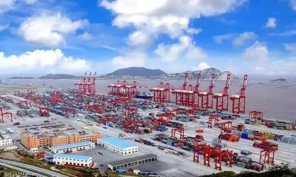 探秘中国“魔鬼码头” 自动化程度高的惊人!
