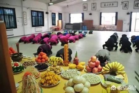 三跪九拜是什么意思?