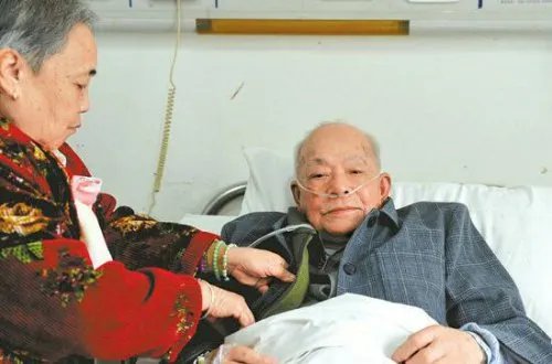 冒充学生登门骗画 89岁抗战老兵画作遭骗