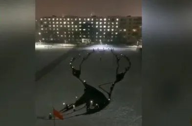 雪地里铲出90米巨型企鹅是怎么回事?哈师大又做出3只企鹅