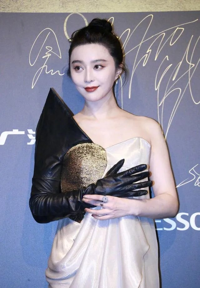 范冰冰两次现身医院，这是去月子中心吗？