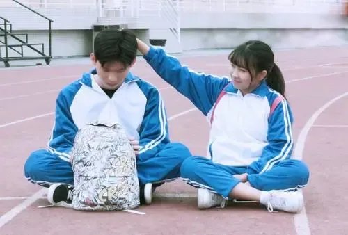 班主任受邀当10年前早恋学生证婚人,他们能够走到今天有多不易?