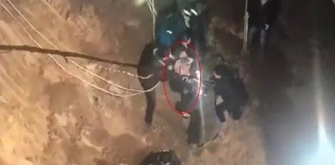 女孩掉入深井被救是怎么回事?