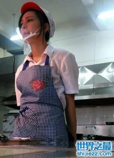 西南石油大学炒饭西施，长相酷似阿娇生意爆好 