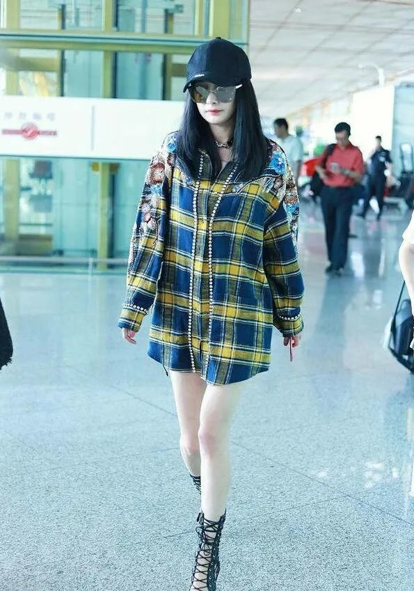 杨幂被赶出机场,大家怎么看?